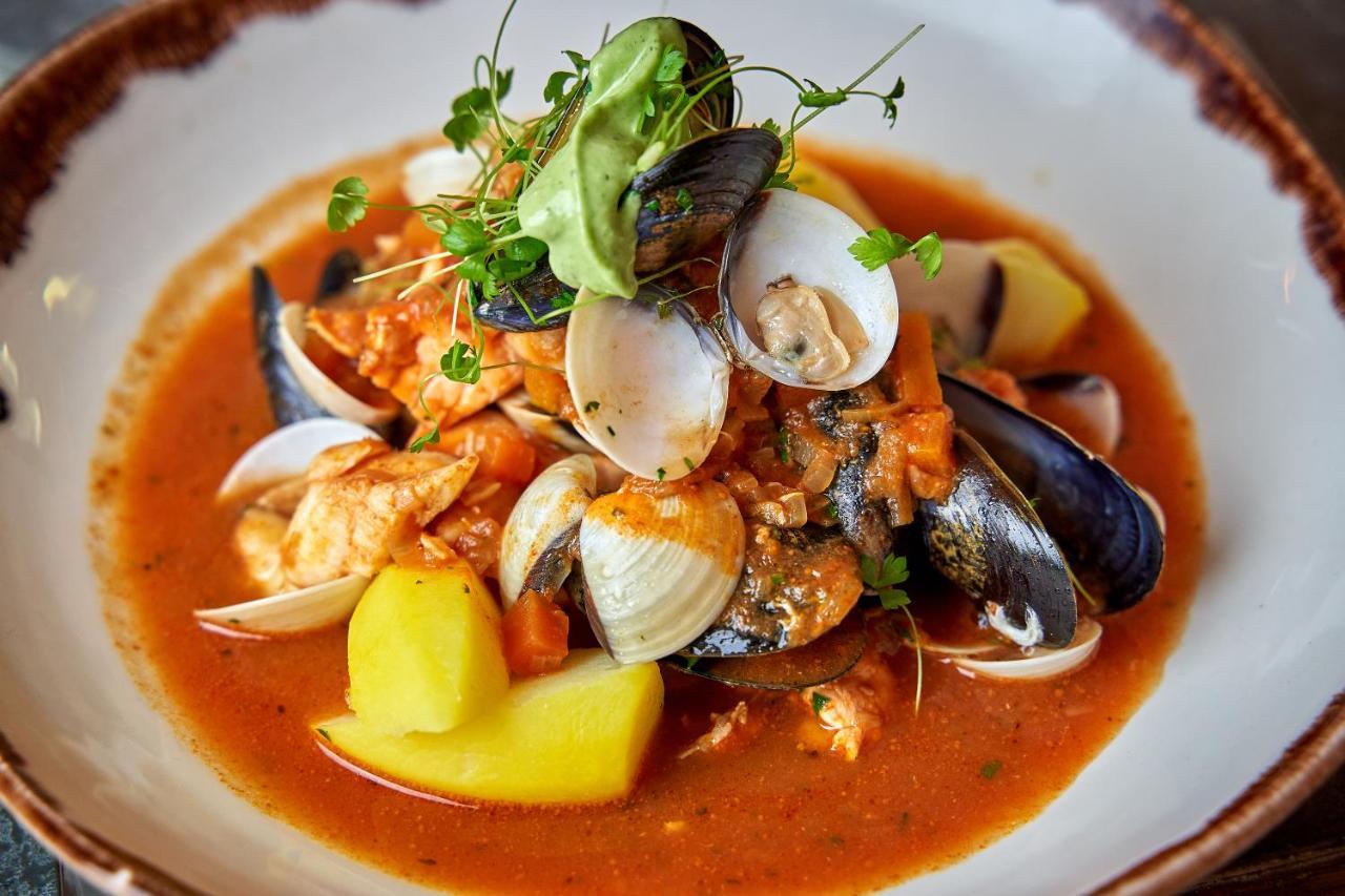 The Bower Inn Bridgwater Zewnętrze zdjęcie Clam and mussel chowder